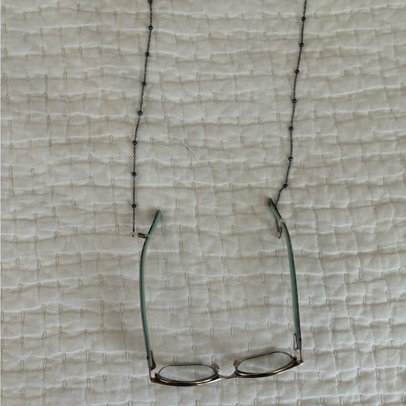 TWO FOSTER GRANT EYEWEAR CHAINS. BLACK PEARL-LIKE BEADS AND CHAIN. DELICATE LOOK - Picture 5 of 5